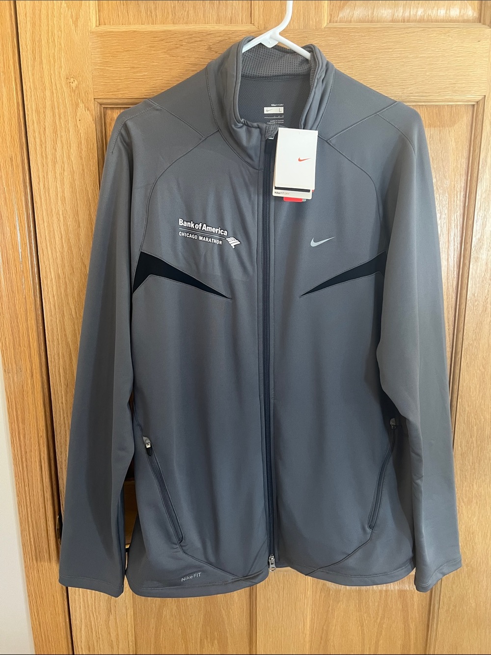 Nike Men's Chicago Marathon Gray Full-Zip Performance Jacket Black Accents - NWT